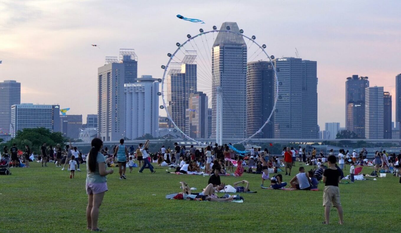 Singapore Kite flying at Marina Barrage Aparnah Kite flying at Marina Barrage. Photo by Aparna Johri